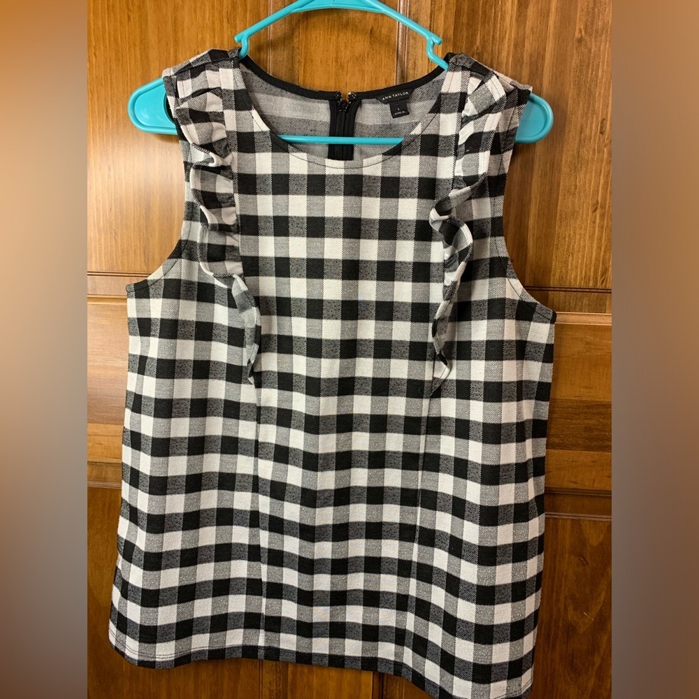 Ann Taylor black and white checkered sleeveless ruffle top blouse size large
